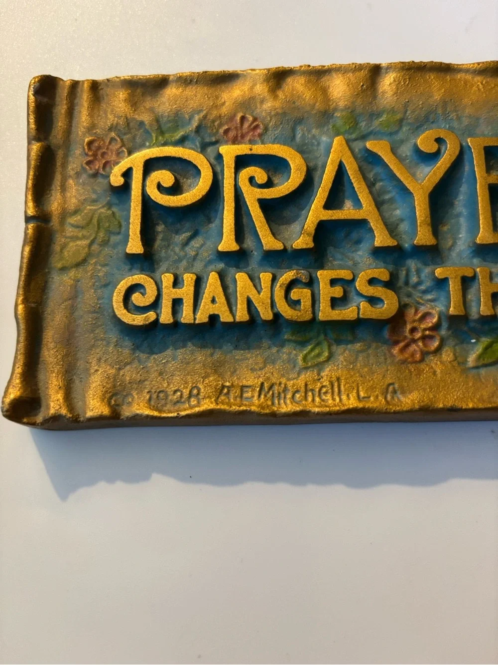 A.E. MITCHELL ART CO. CAST METAL PLAQUE ANTIQUE 1928 ~ “ Prayer Changes Things”